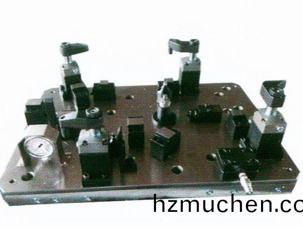 齒(chi)輪(lun)室(shi)罩蓋液壓裌(jia)具(ju)